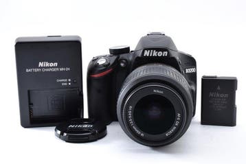 Nikon D3200 + AF-S DX Nikkor 3.5-5.6/18-55mm G VR Digitale