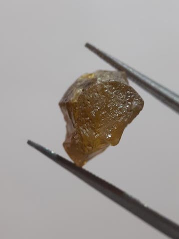 Natural orangey yellow sphene - 4.695 ct - rough gemstone -, Verzenden, Nieuw