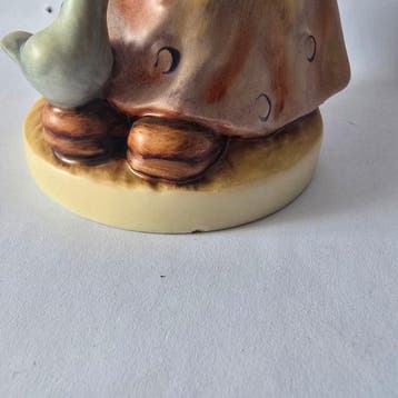 Goebel - Beeldje - Hummel 337 - Cinderella / Aschenputtel -