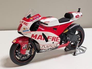 Minichamps 1:12 - Moto miniature - Ducati Desmosesici GP11 -