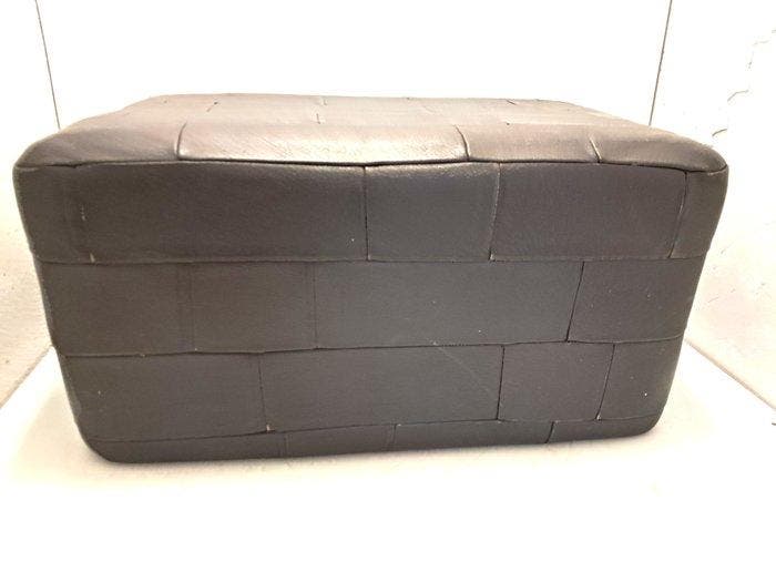 Poef - Leder, Hout, Antiek en Kunst, Kunst | Designobjecten