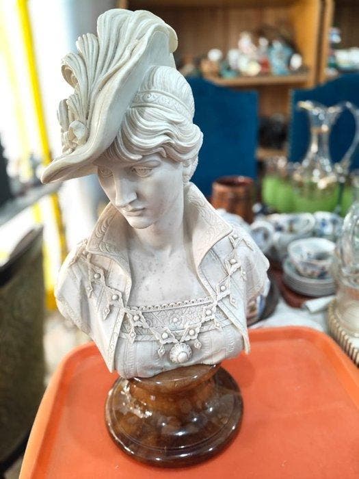 Buste, Large Classical Female Bust – Marble Composite – 20th, Antiquités & Art, Curiosités & Brocante