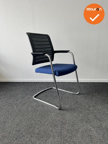 Interstuhl Hero vergaderstoel - Blauwe zitting met zwart net, Ophalen of Verzenden, Stoel