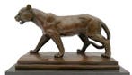 Beeldje - Lioness - Brons, Marmer