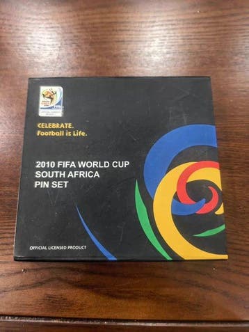 2010 South Africa World Cup Official Badge Set (3 badges:, Nieuw