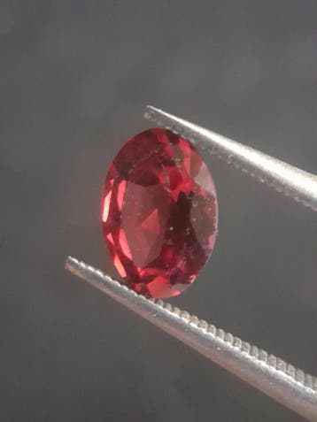 Natural Red Garnet - Rhodolite - 0.810 ct - oval - unheated-, Verzenden