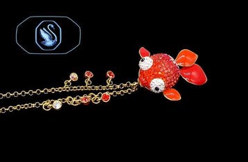 Swarovski - Goldfisch LYCHEE RED, emaille, kristallen, 18kt