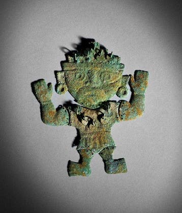 Oud Collectie van 2 Moche koperen staande krijgers of