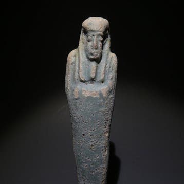 Oud-Egyptisch Faience Shabti. 11,3 cm H. 30e dynastie, 378 -