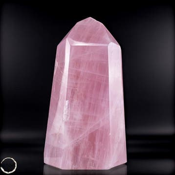 Natuurlijk rozenkwarts obelisk – Zachte harmonie in een