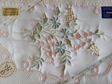 Cotton double bedspread, with Arte Fiorentina hand
