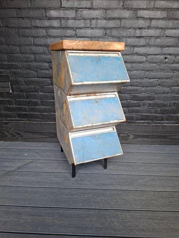 Industrieel design Bak - Metaal - 1960-1970 - Drie