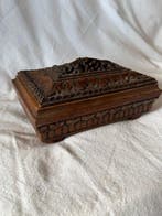 Doos - Walnoot - Gegraveerde sieradendoos