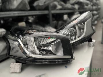 RENAULT TRAFIC 3 H7 PHARE AVANT DROIT+GAUCHE, Verzenden, Gebruikt, Renault