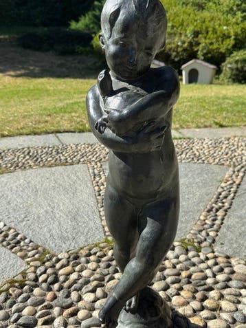 Sculptuuur voor buiten, Boy Holding a Turtle and Standing on