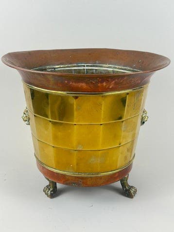 Jardinière - Laiton, Cuivre - Une jardinière antique.