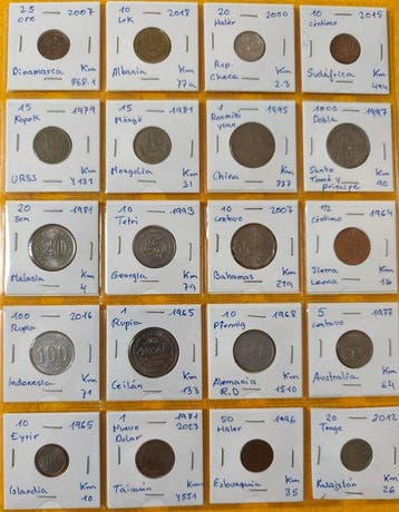 Lot du monde 73 pièces de 73 pays, plus 7 jetons et 15