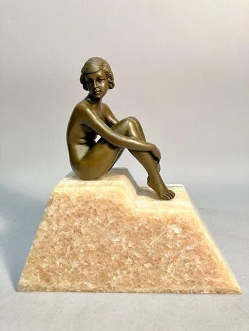 sculptuur, Ontspannen jonge vrouw - 19 cm - Brons