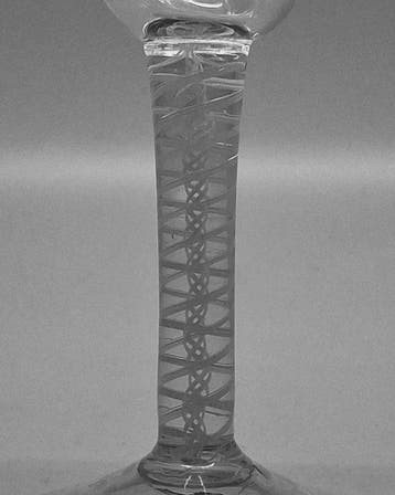 Verre à vin - Engels verre à vin torsadé opaque vers 1760 -, Antiek en Kunst