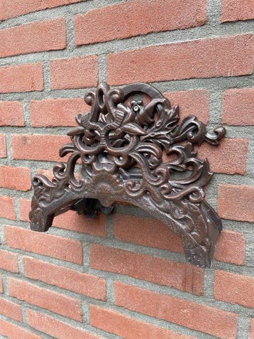Decoratief ornament - Cast iron hose holder - Europa