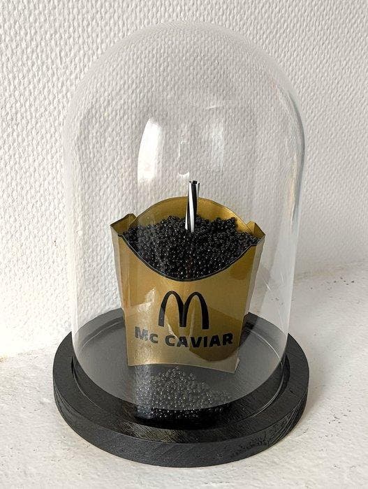 XTC Artist - Mc Caviar Gold black with black Straw, Antiquités & Art, Art | Objets design