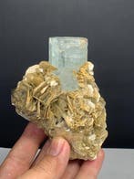 Aquamarine Crystal op Muscoviet Matrix Exemplaar - Hoogte:, Verzamelen