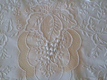 Drap de rêve avec de grandes taies, ornées de magnifiques