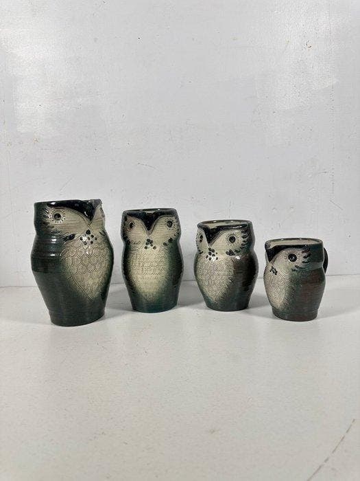 Lawrence - Kruik (4) - Four Hand-Thrown Owl Ceramic Jugs -, Antiek en Kunst, Curiosa en Brocante