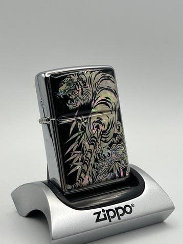 Zippo - Art Tiger Genuine Mother of Pearl Inlay (2007) -, Nieuw
