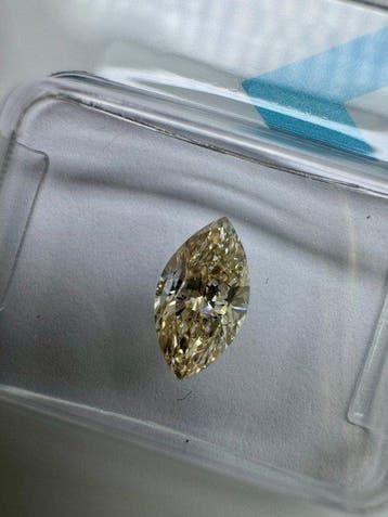 1 pcs Diamant (Natuurlijk gekleurd) - 0.82 ct - Markies -, Nieuw