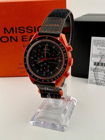 Omega x Swatch - MoonSwatch - Mission on Earth Lava - Zonder