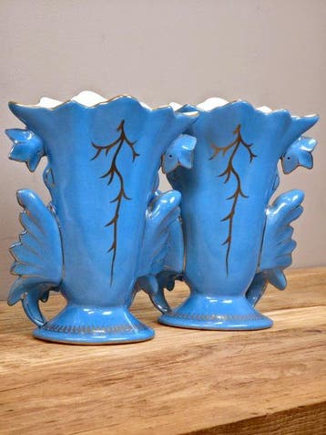 Vase (2) - Porcelaine - Ensemble de vases de style Sèvres.