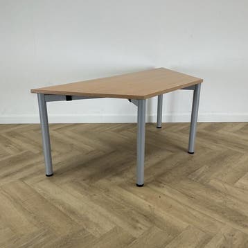 Steelcase verstelbare trapezium tafel 160x69 cm, beuken -, Zakelijke goederen, Kantoor en Winkelinrichting | Kantoormeubilair en Inrichting