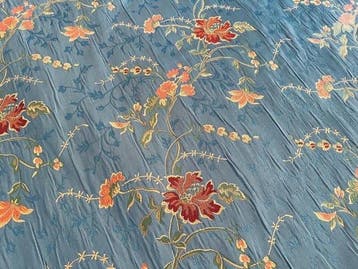 5,00 x 1,40 m – Blauwe meubelstof met bloemmotief in