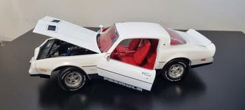 Autoworld 1:18 - Voiture miniature - Pontiac Firebird