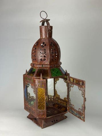 Lanterne - en métal perforé et verre coloré - Fer, Verre -