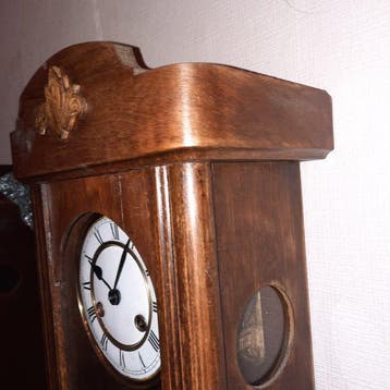 Horloge emboîtée - Bois, Laiton, Verre - 1940-1950