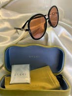 Gucci - GUCCI: occhiali da sole linea Gucci Logo modello