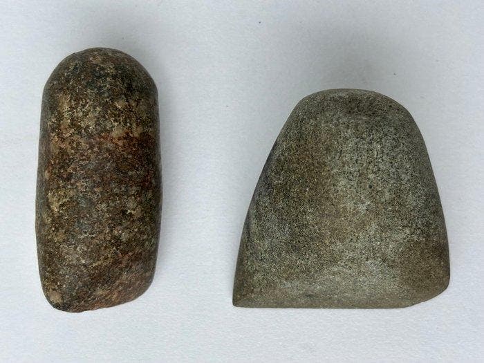 Néolithique diabase 2 Haches en pierre (6000-4000 BP) (Sans, Collections, Minéraux & Fossiles