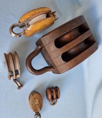 Katrollen / blokken, Ship’s pulley (5) - Messing, Hout,