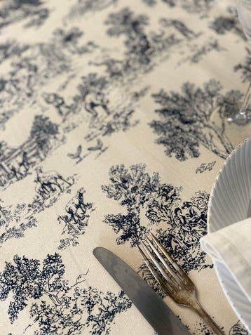 Tafelkleed Toile de Jouy voor grote tafels. Franse elegantie