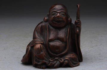 Buxushout - Ikko - Zeer mooie miniatuur-okimono van Budai