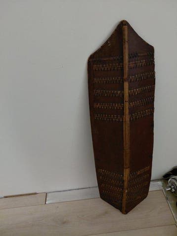 Un bouclier de combat traditionnel authentique - Kliau -, Antiquités & Art
