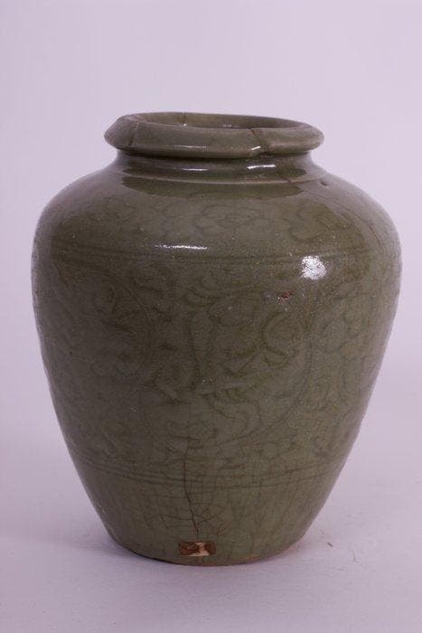 Antieke Chinese Longquan-celadon gegraveerde Floral vaas, Antiquités & Art, Antiquités | Autres Antiquités