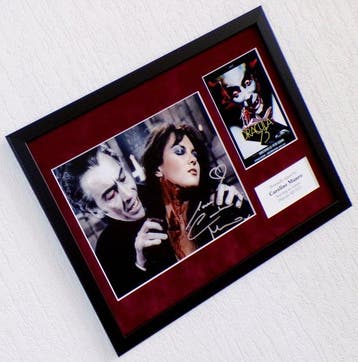 Dracula A.D. 1972 - Caroline Munro (Laura) Premium Framed,, Nieuw