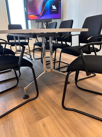 Vitra Vergadertafel - Nieuw Bureaublad - 8-10 Personen, Huis en Inrichting, Verzenden, In hoogte verstelbaar, Zo goed als nieuw