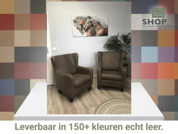 Set van 2 bruine leren oorfauteuils met houten poten, Huis en Inrichting, Ophalen of Verzenden, Nieuw