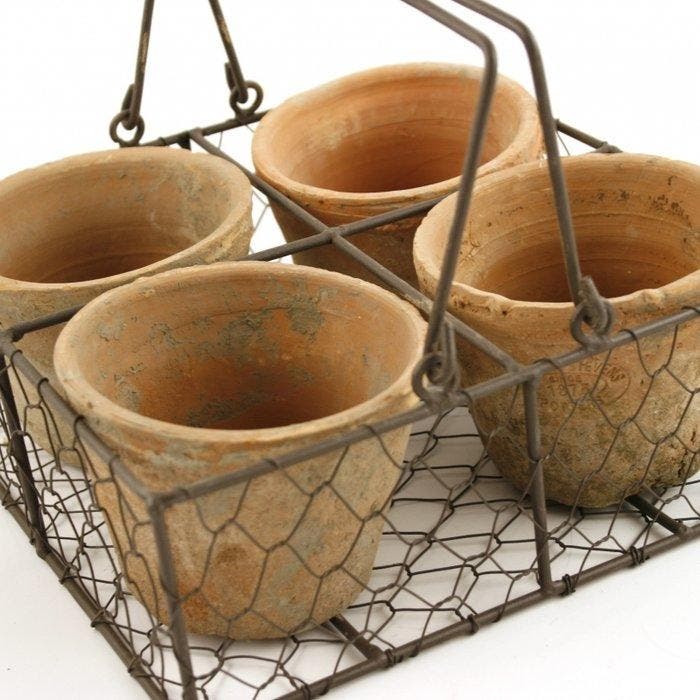 Bloempot - Terracotta, Staal - 4 potten in een draadmand, Antiek en Kunst, Curiosa en Brocante