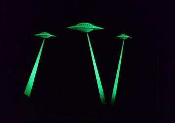 Fictional World (1980) - Banksy´s Glowing UFO Invasion
