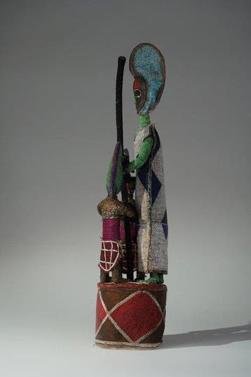 Een beeld van glasparels - Yoruba - Nigeria (Zonder